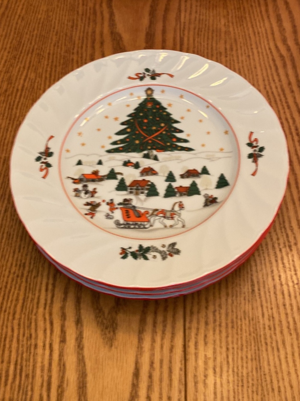 Kopin Festive Dinner Plate with Christmas Tree Motif - White & Green